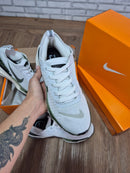 Tênis Treino Zoom X Invincible Run 3