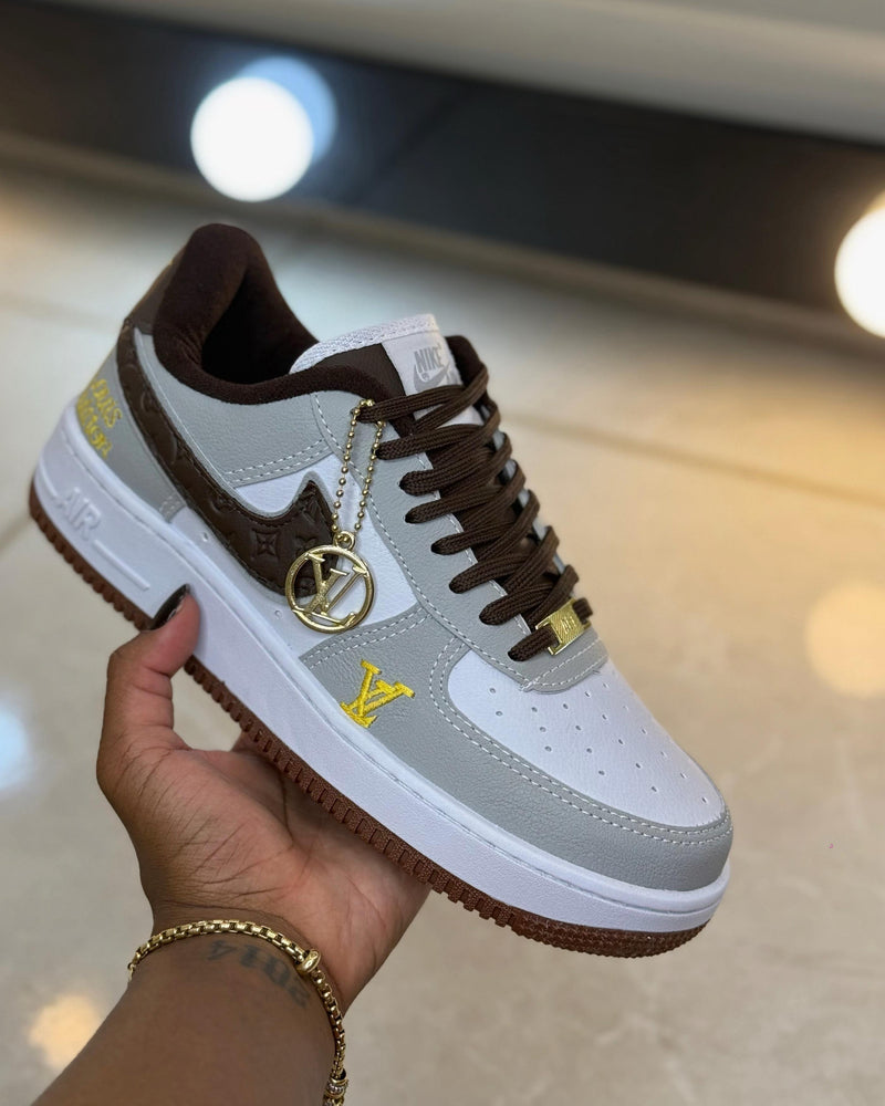 Tênis Air Force 1 LV