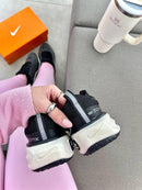 Tênis de Corrida Invincible Run Feminino