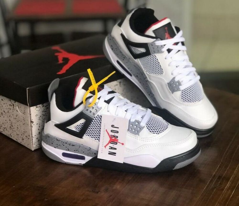 Bota Jordan 4 Linha Premium